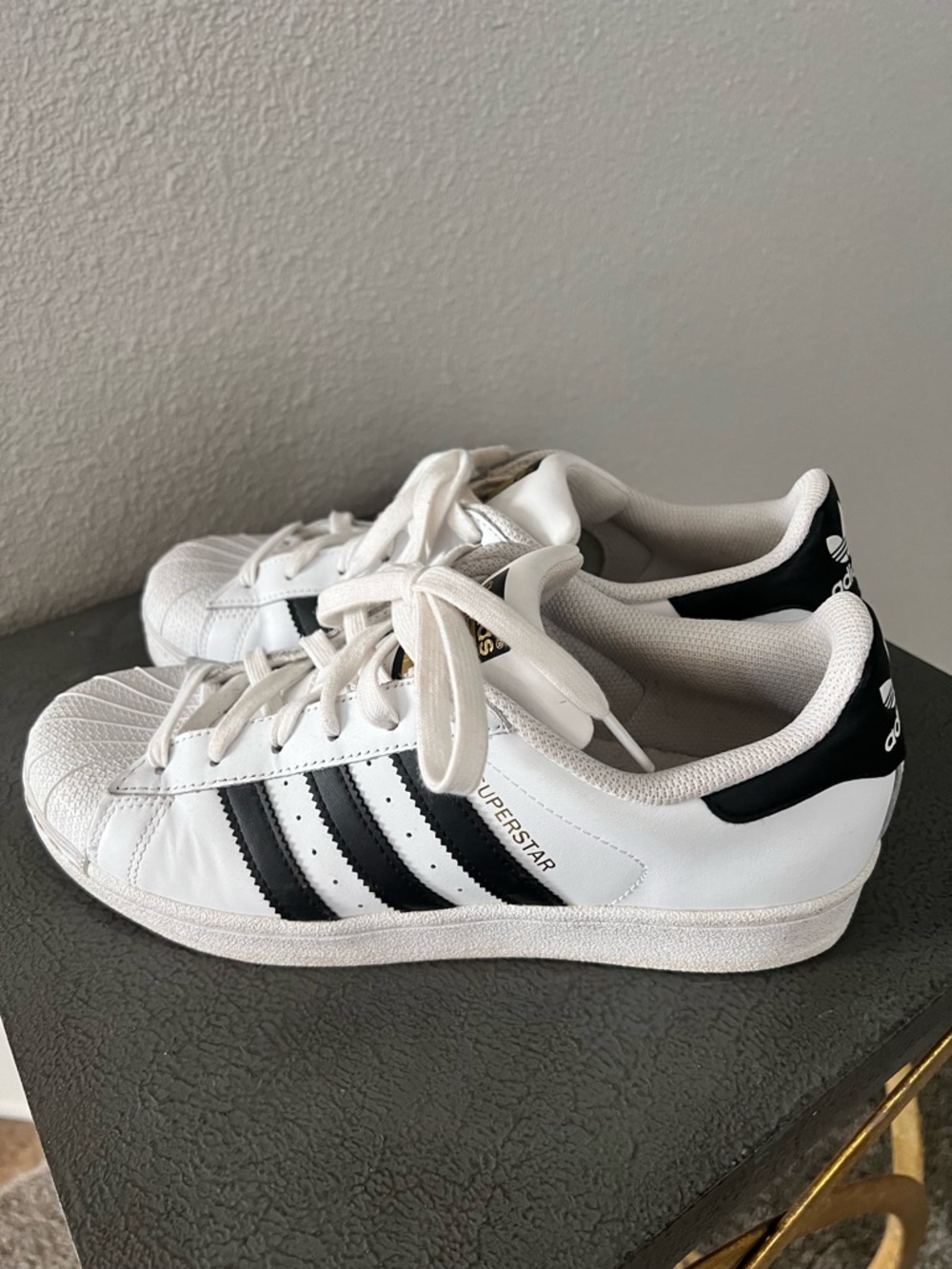Adidas White and Black Superstar Sneakers with Gold Tongue Logo Sz 8 - Picture 3 of 4